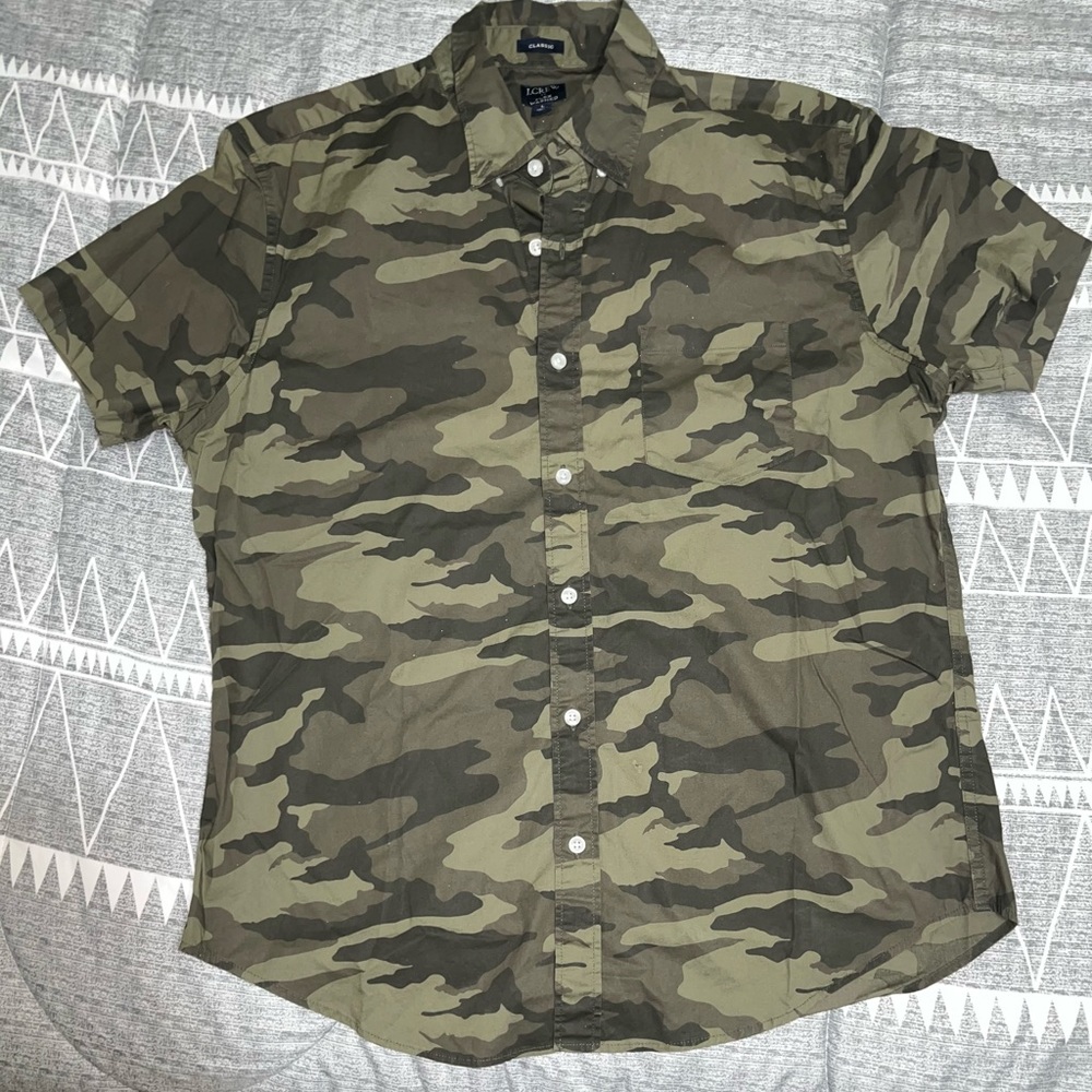Short sleeve button down
